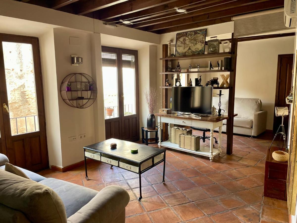Sleep In Historic Puerta Elvira Apartment Granada Bagian luar foto