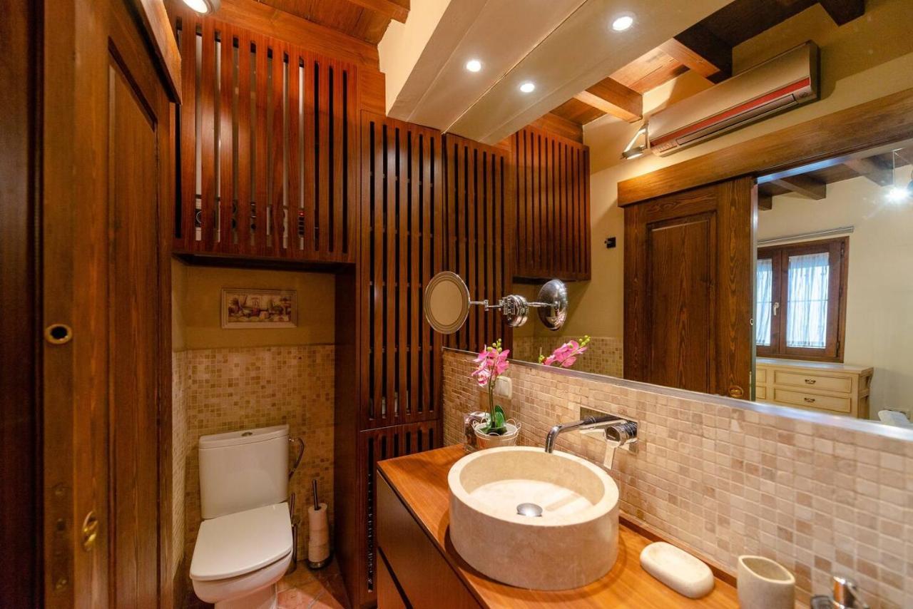 Sleep In Historic Puerta Elvira Apartment Granada Bagian luar foto
