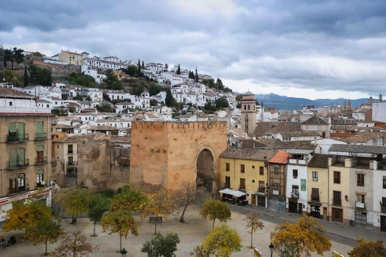 Sleep In Historic Puerta Elvira Apartment Granada Bagian luar foto
