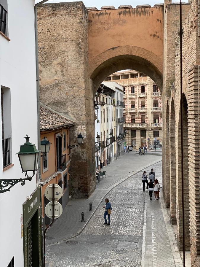 Sleep In Historic Puerta Elvira Apartment Granada Bagian luar foto